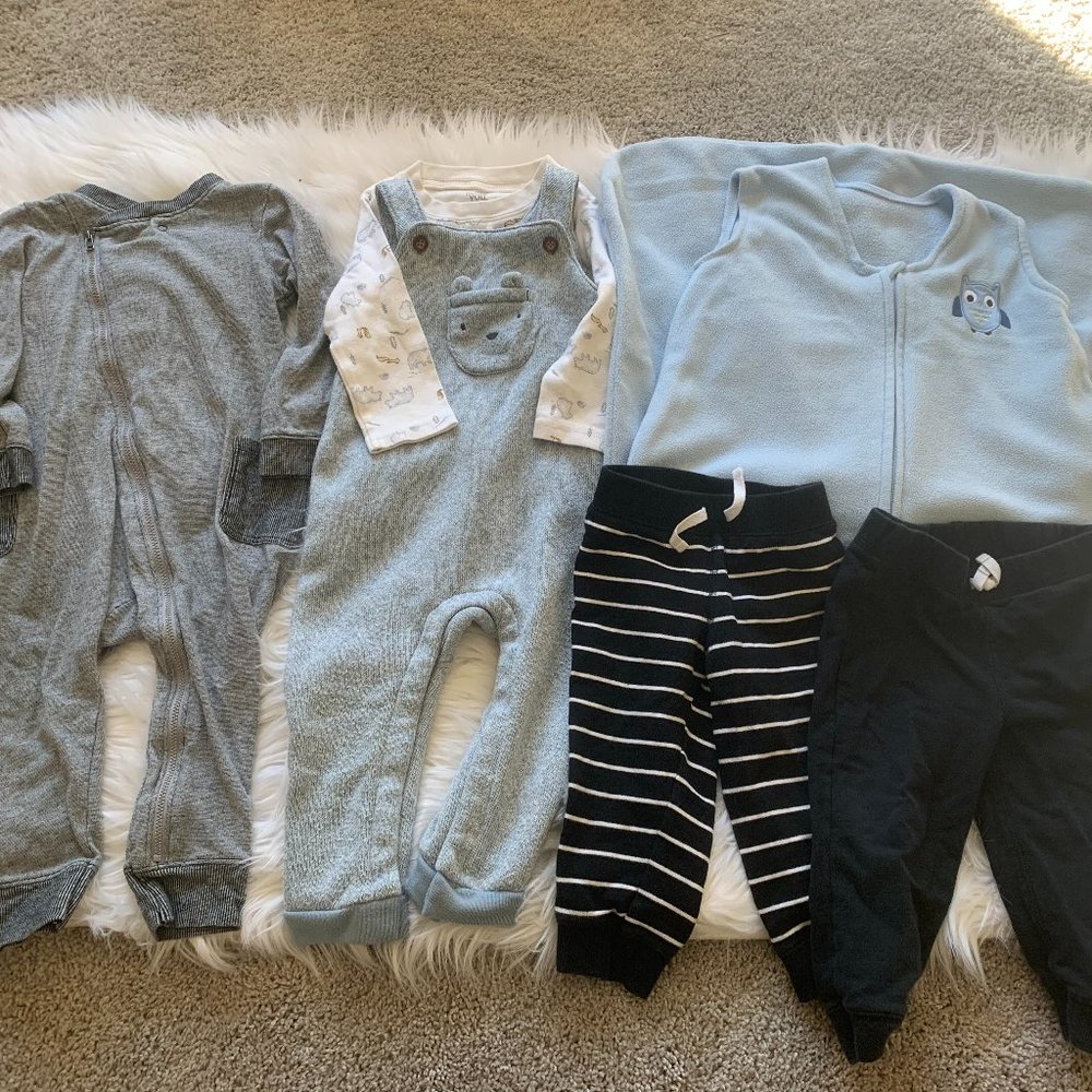 Lot of 18 Months old Clothes:  2 Sweatpants, 2 Jumpers and a Baby Sleep Sack